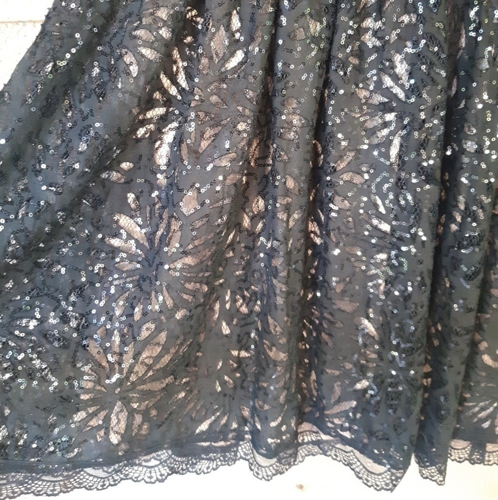 Lola Lace Overlay with Sequins Cocktail Dress - Picture 4 of 8